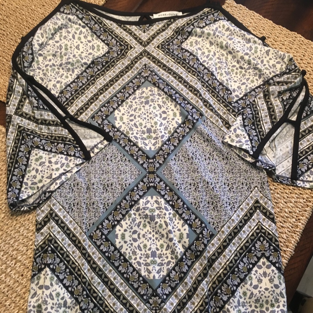 Rose and olive silky top